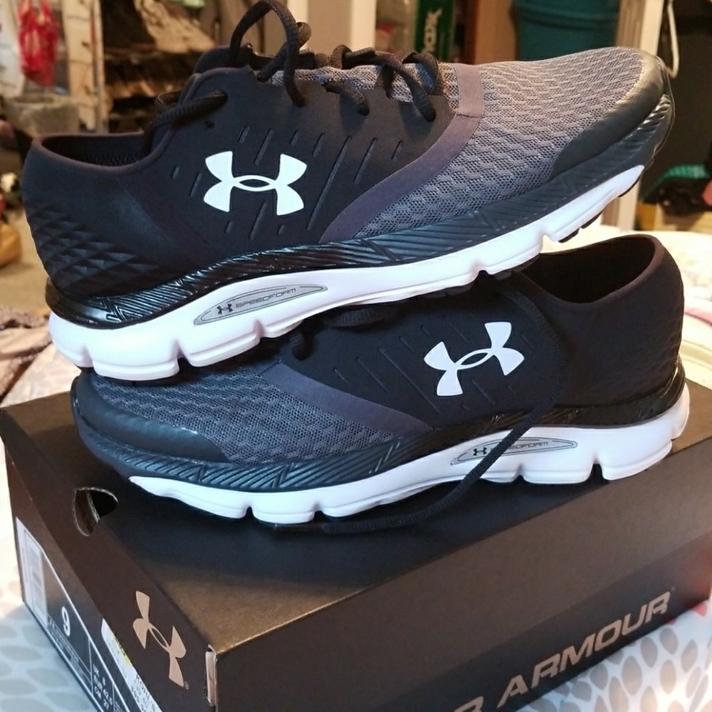 NWT Men's size 9 Under Armour shoes